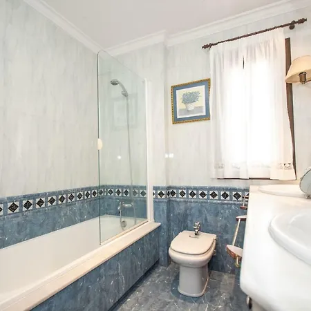 Cubo's Palacio Valdes Villa